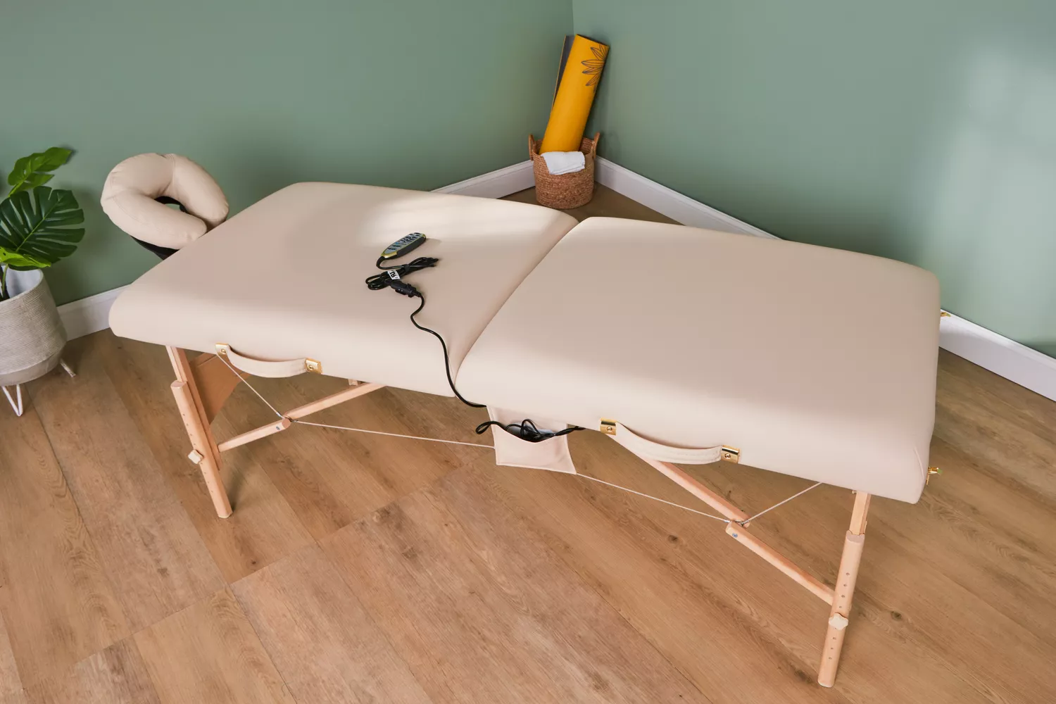 Earthlite Sports Therapy Table with Vibration and Heat 